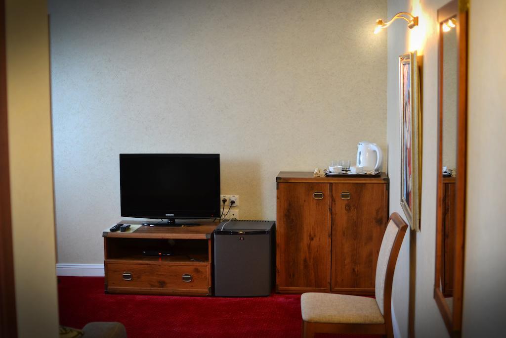 Kera Hotel Nesterenki Habitación foto