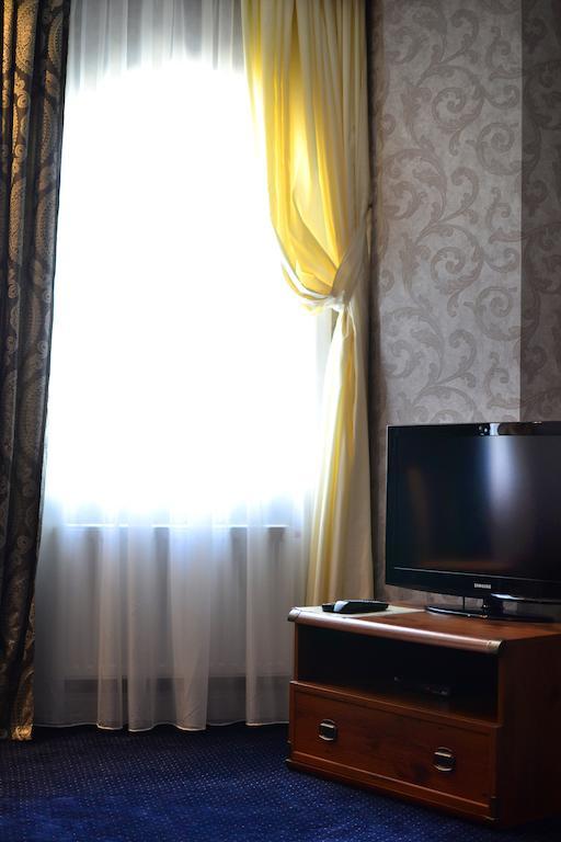 Kera Hotel Nesterenki Habitación foto